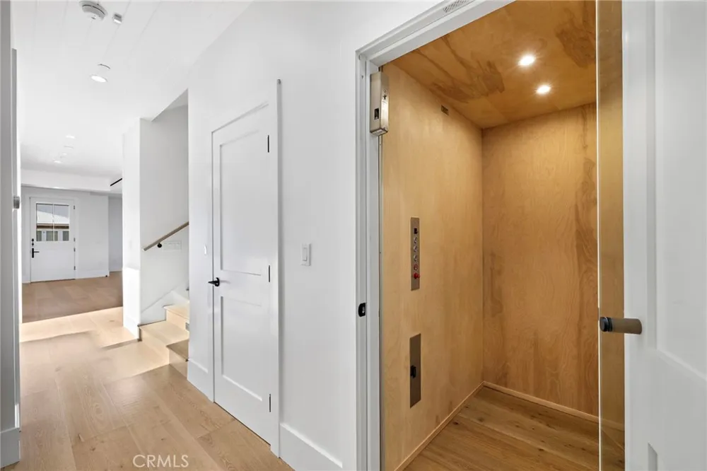 330 Onyx Avenue Newport Beach, CA 92662