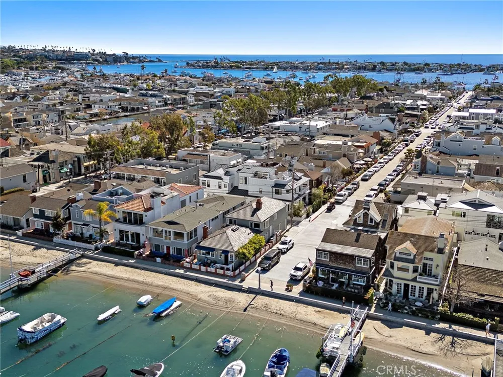 330 Onyx Avenue Newport Beach, CA 92662