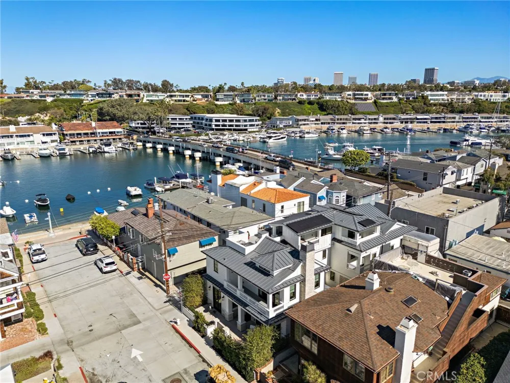 330 Onyx Avenue Newport Beach, CA 92662