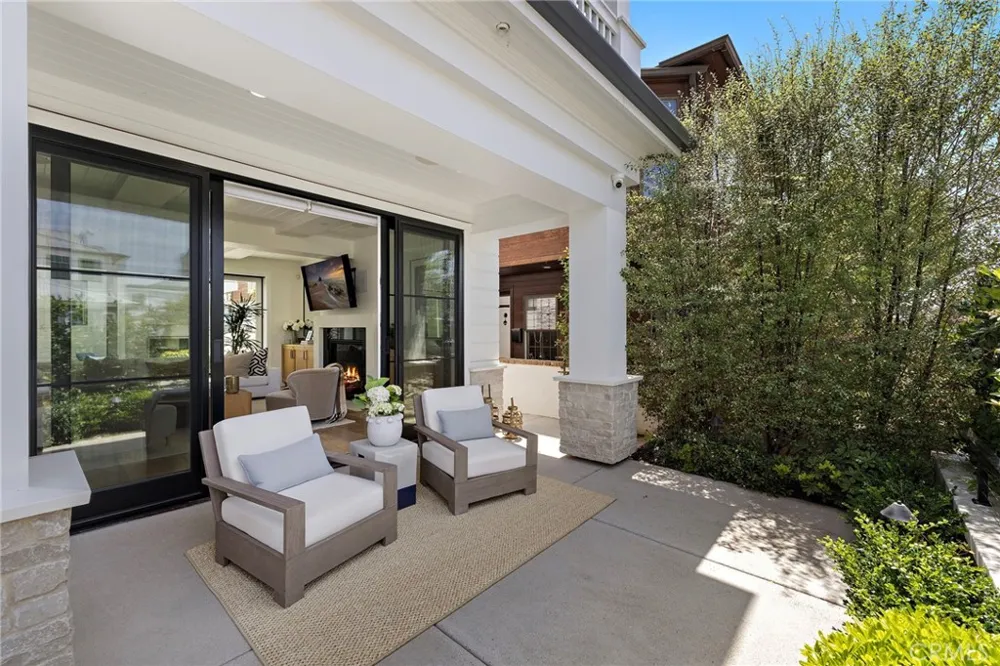 330 Onyx Avenue Newport Beach, CA 92662