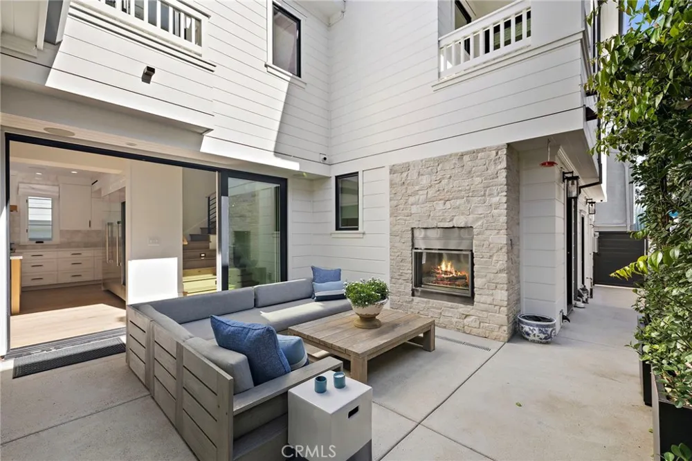 330 Onyx Avenue Newport Beach, CA 92662