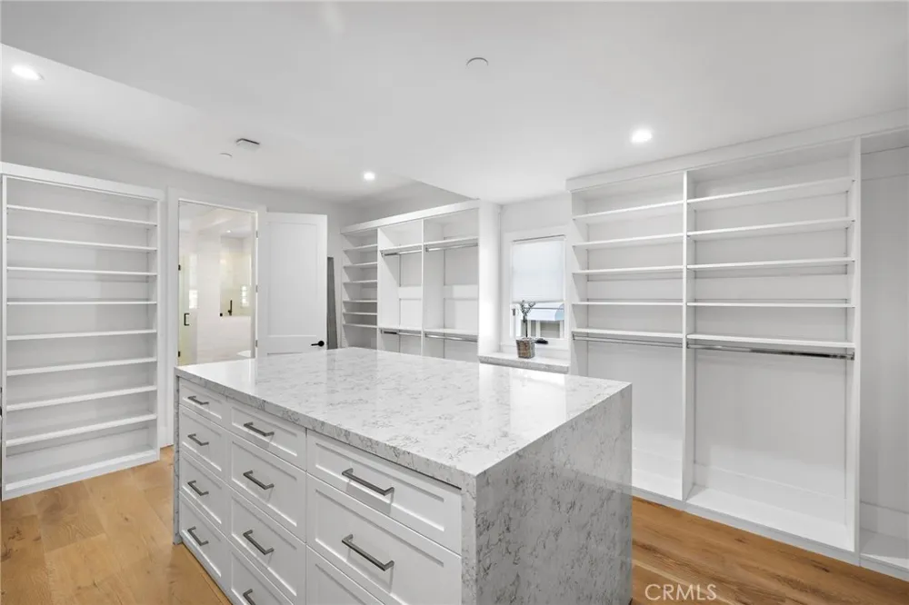 330 Onyx Avenue Newport Beach, CA 92662