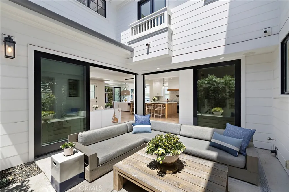 330 Onyx Avenue Newport Beach, CA 92662