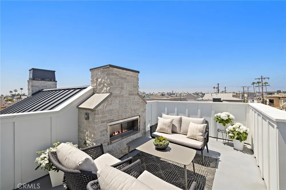 330 Onyx Avenue Newport Beach, CA 92662