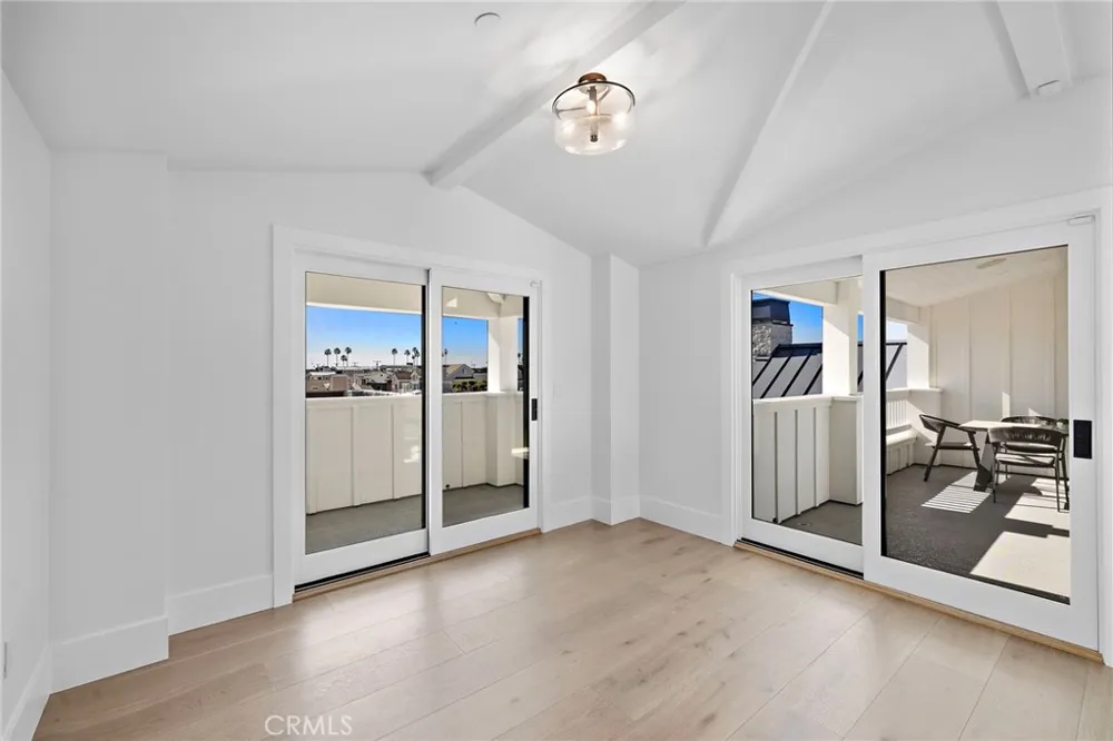 330 Onyx Avenue Newport Beach, CA 92662