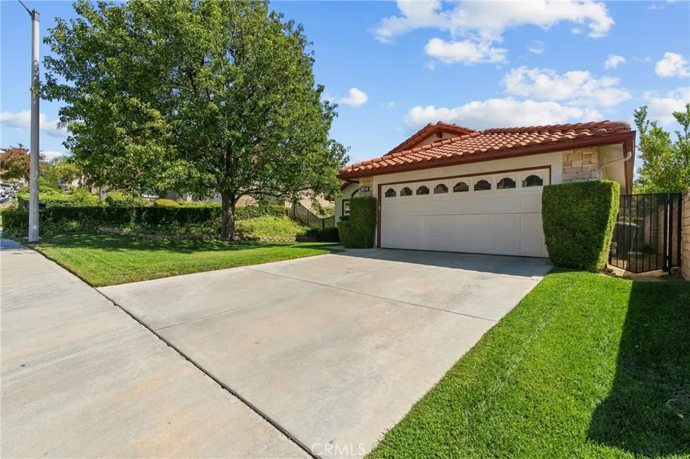 28712 Park Woodland Saugus, CA 91390