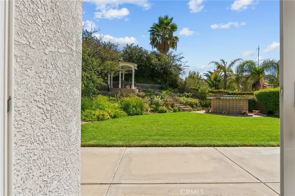 28712 Park Woodland Saugus, CA 91390