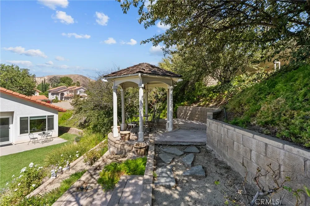28712 Park Woodland Saugus, CA 91390