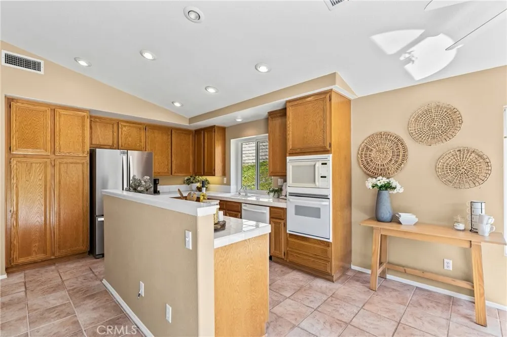 28712 Park Woodland Saugus, CA 91390