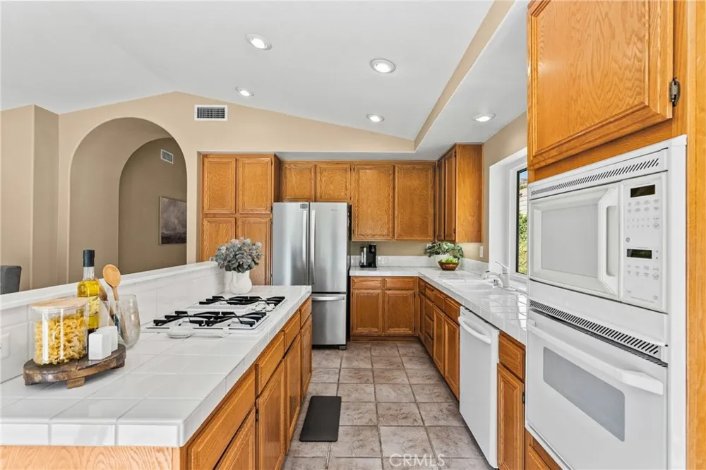 28712 Park Woodland Saugus, CA 91390