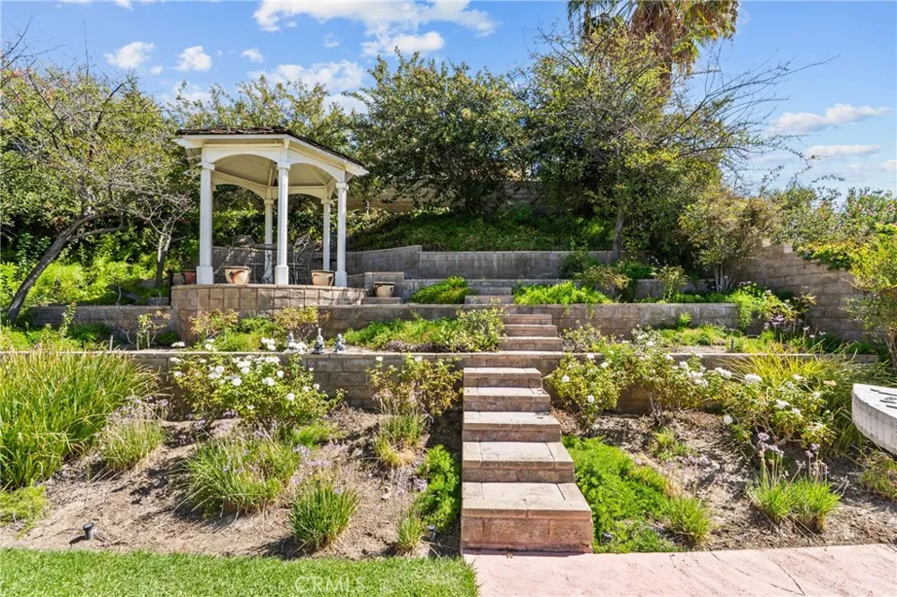 28712 Park Woodland Saugus, CA 91390