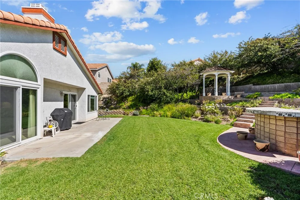28712 Park Woodland Saugus, CA 91390