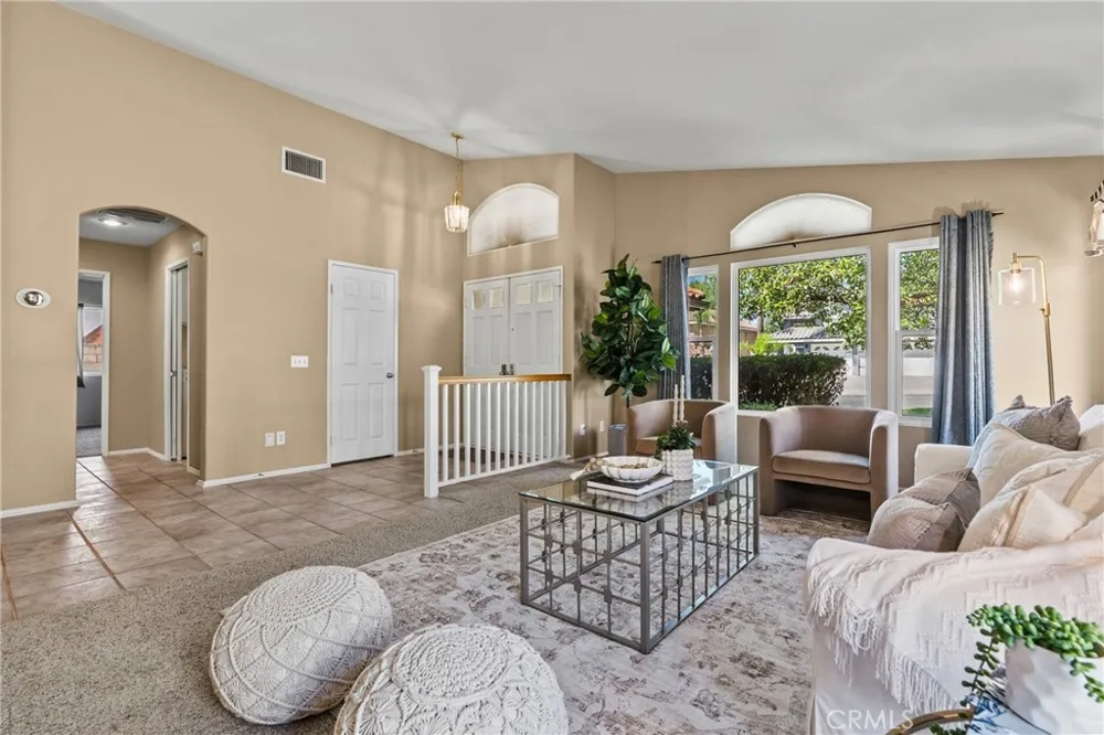 28712 Park Woodland Saugus, CA 91390