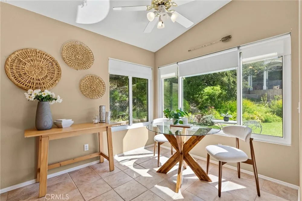 28712 Park Woodland Saugus, CA 91390