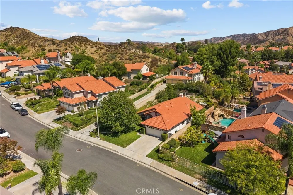 28712 Park Woodland Saugus, CA 91390