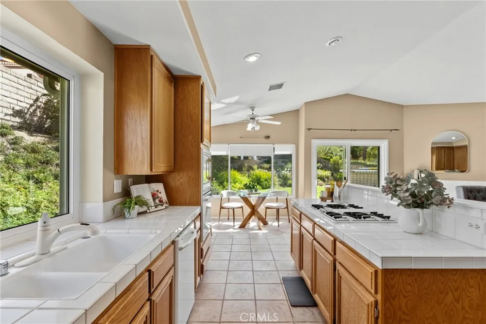 28712 Park Woodland Saugus, CA 91390