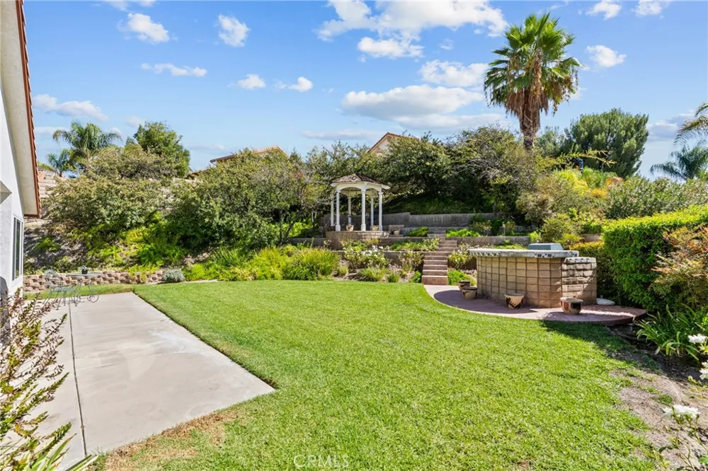 28712 Park Woodland Saugus, CA 91390