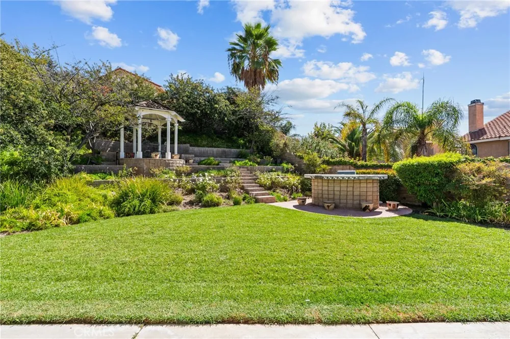 28712 Park Woodland Saugus, CA 91390