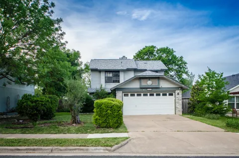 2112 Waterway Bend