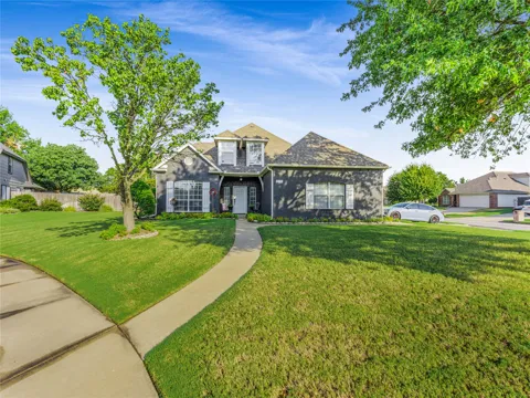 3100 W Lansing Circle
