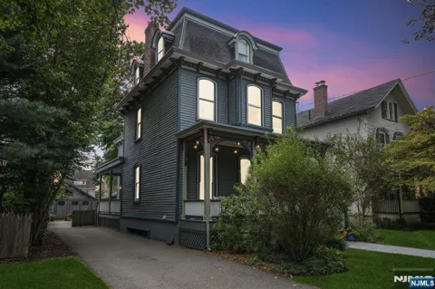 46 Monroe Place