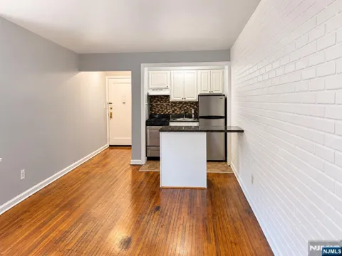 306 Grafton Avenue 1M