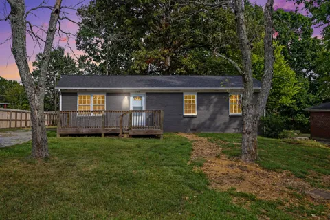 1706 Woodside Dr