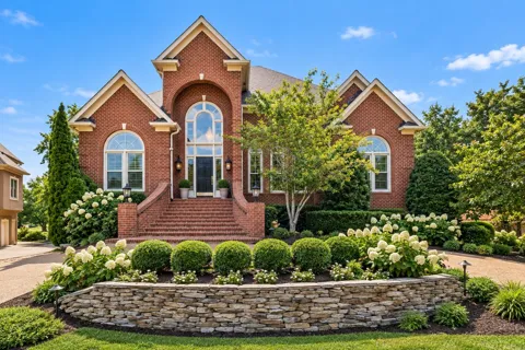 5215 Country Club Dr