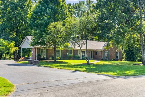 612 Deepwood Dr