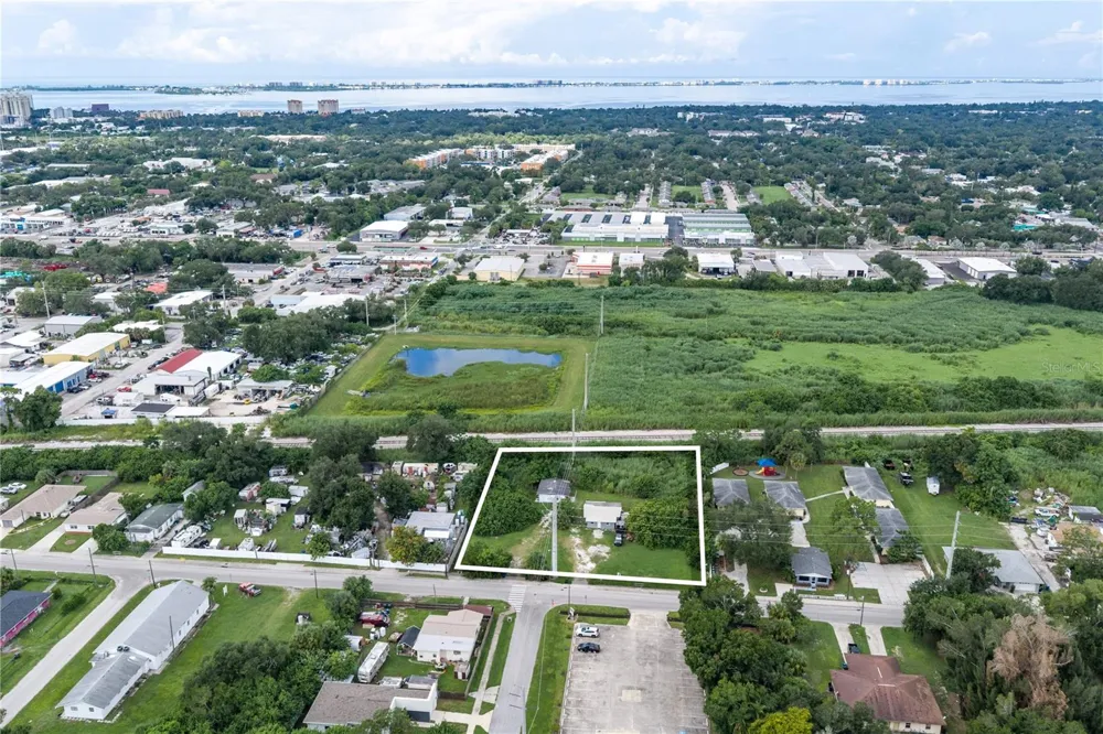 2305 MANGO AVENUE Sarasota, FL 34234