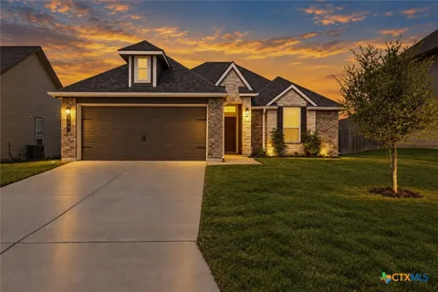 808 Fallbrook Drive