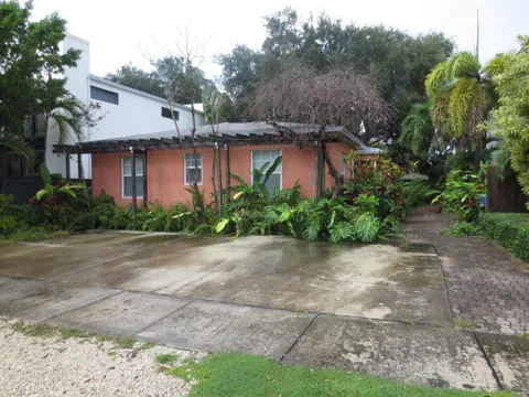 1609 NE 4th Court