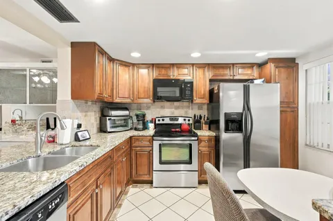 2903 VICTORIA CIRCLE #C1