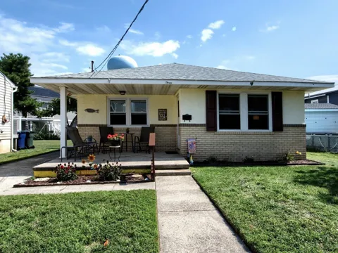 3 Girard Place