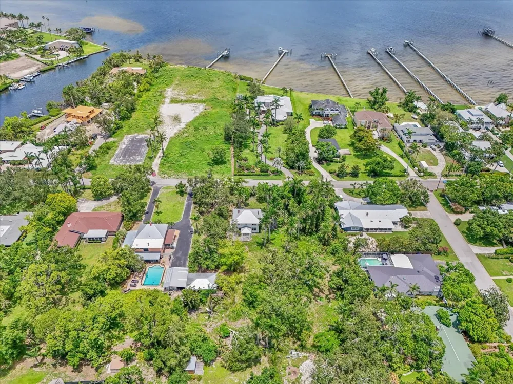 3601 RIVERVIEW BOULEVARD Bradenton, FL 34205