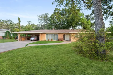 1412 Oaklawn Drive