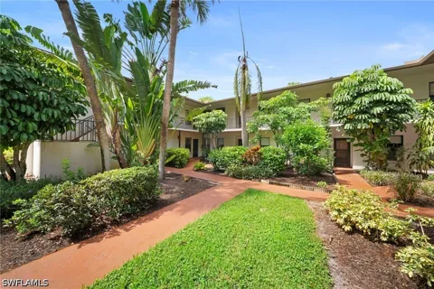 Courtyard Way #105
