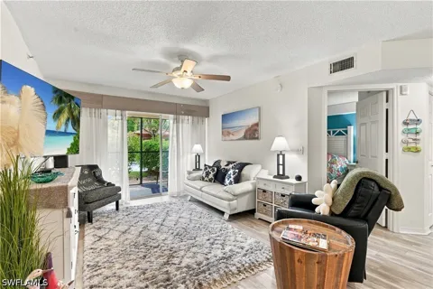 Colonnades Court E #915
