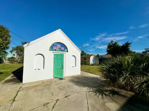 1104 Jacaranda Avenue #Cottage