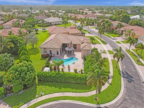 2933 E Fontana Court