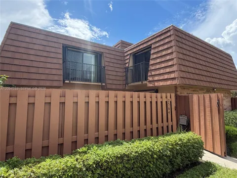 2564 Lakeview Ct