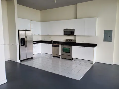 2100 VAN BUREN ST #411