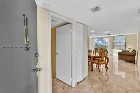 20400 W Country Club Dr #711