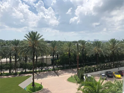 10275 Collins Ave #427