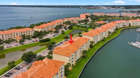 17 Harbour Isle Drive W #304