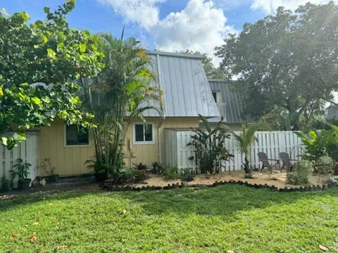 141 E RIVERSIDE DRIVE #10D