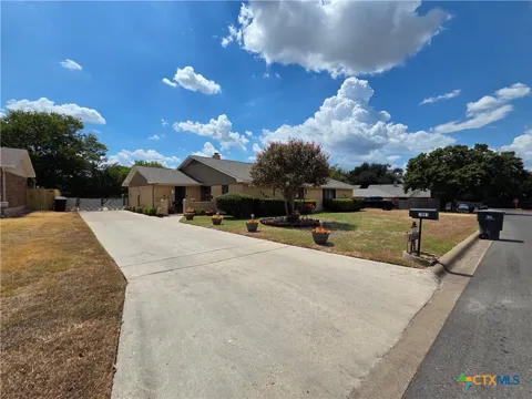 1801 Forest Trail