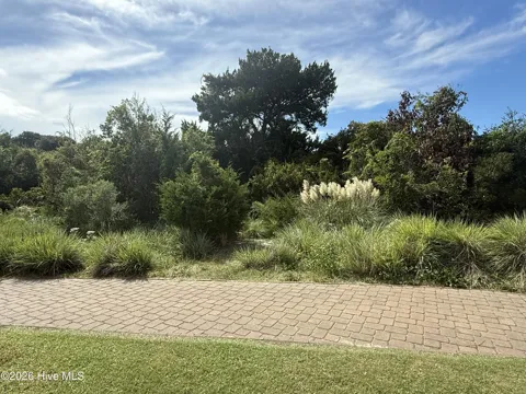 637 Royal Tern Court