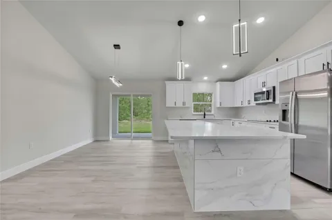 3261 W VIKING LANE