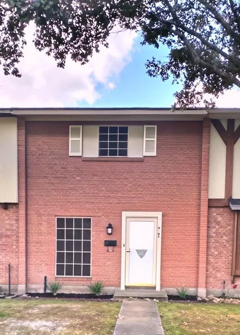 207 W Ailsie Avenue